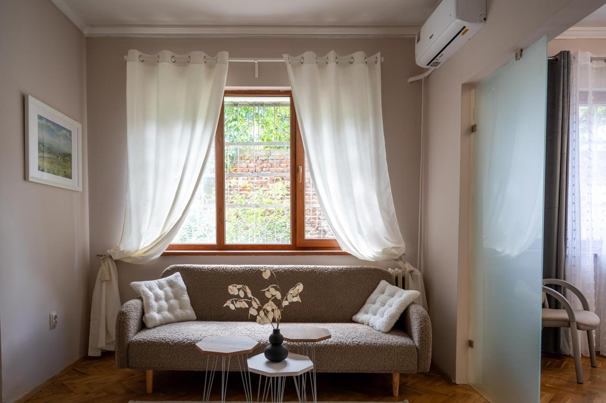 Beautiful Two-Bedroom Apartment In City Center Sofia Esterno foto
