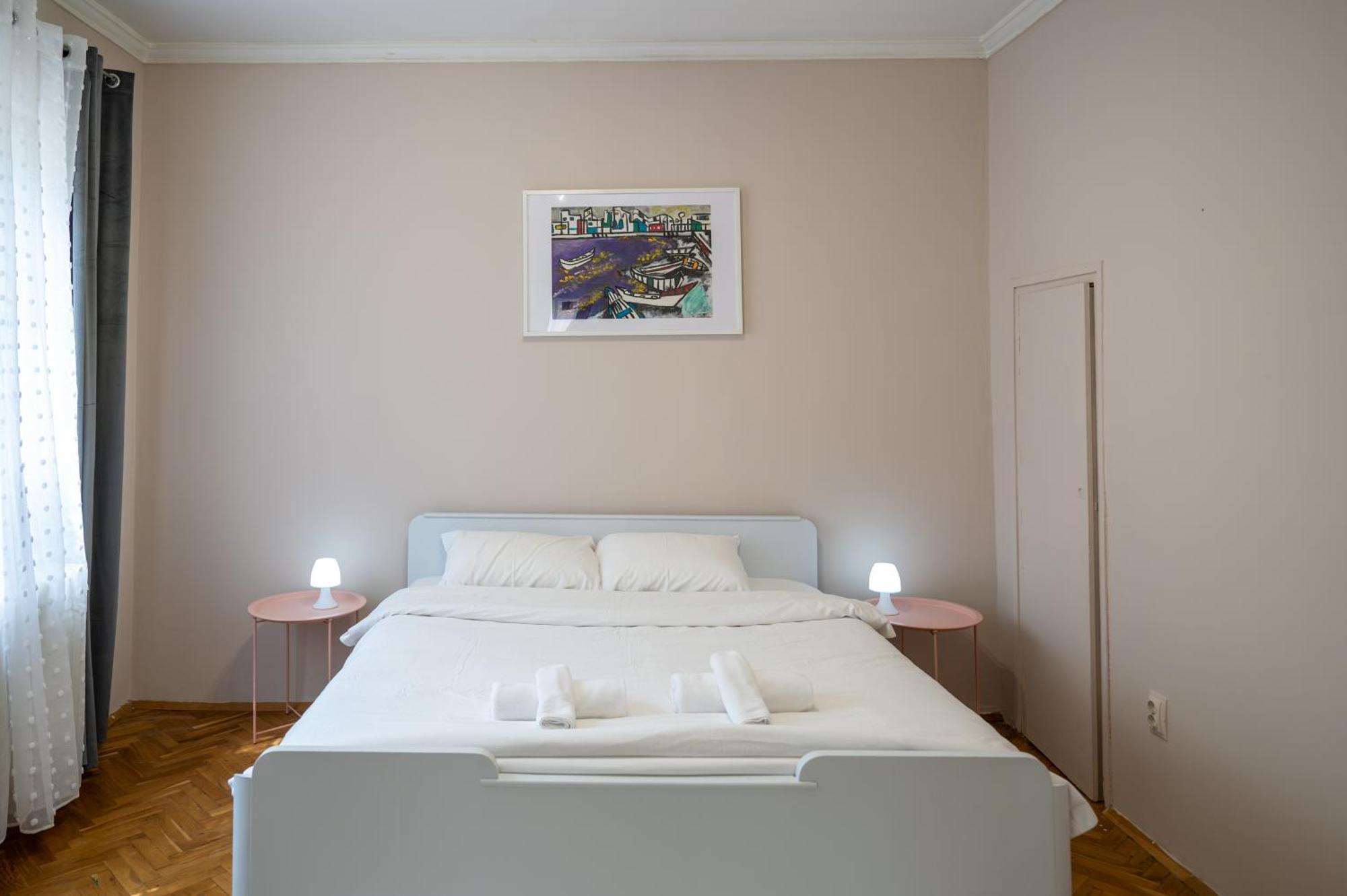 Beautiful Two-Bedroom Apartment In City Center Sofia Esterno foto