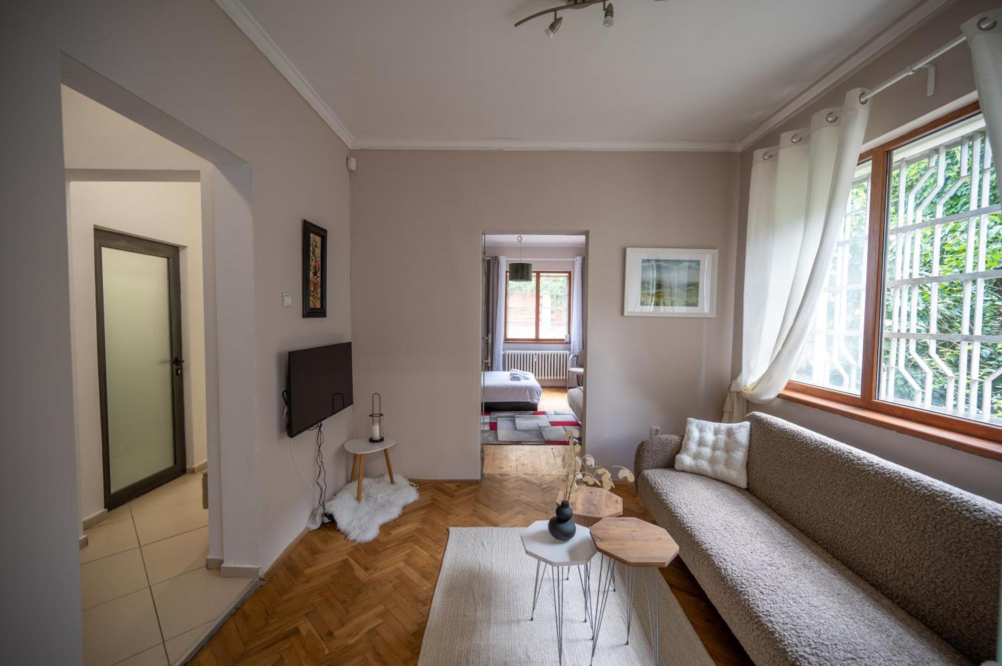 Beautiful Two-Bedroom Apartment In City Center Sofia Esterno foto
