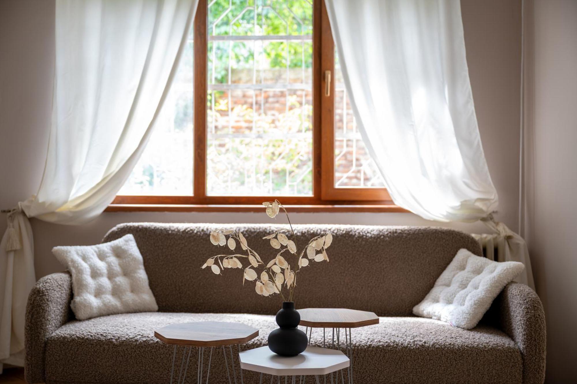 Beautiful Two-Bedroom Apartment In City Center Sofia Esterno foto