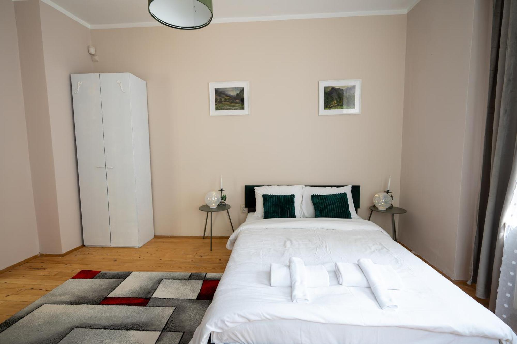 Beautiful Two-Bedroom Apartment In City Center Sofia Esterno foto