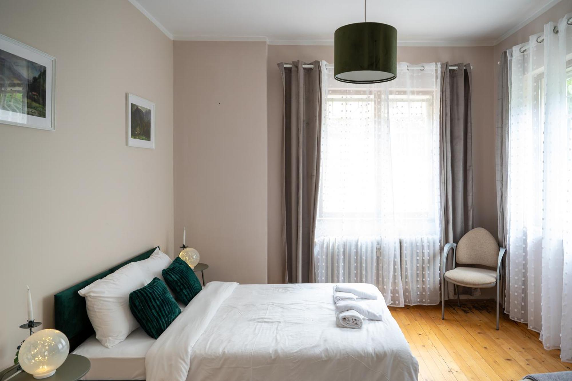 Beautiful Two-Bedroom Apartment In City Center Sofia Esterno foto