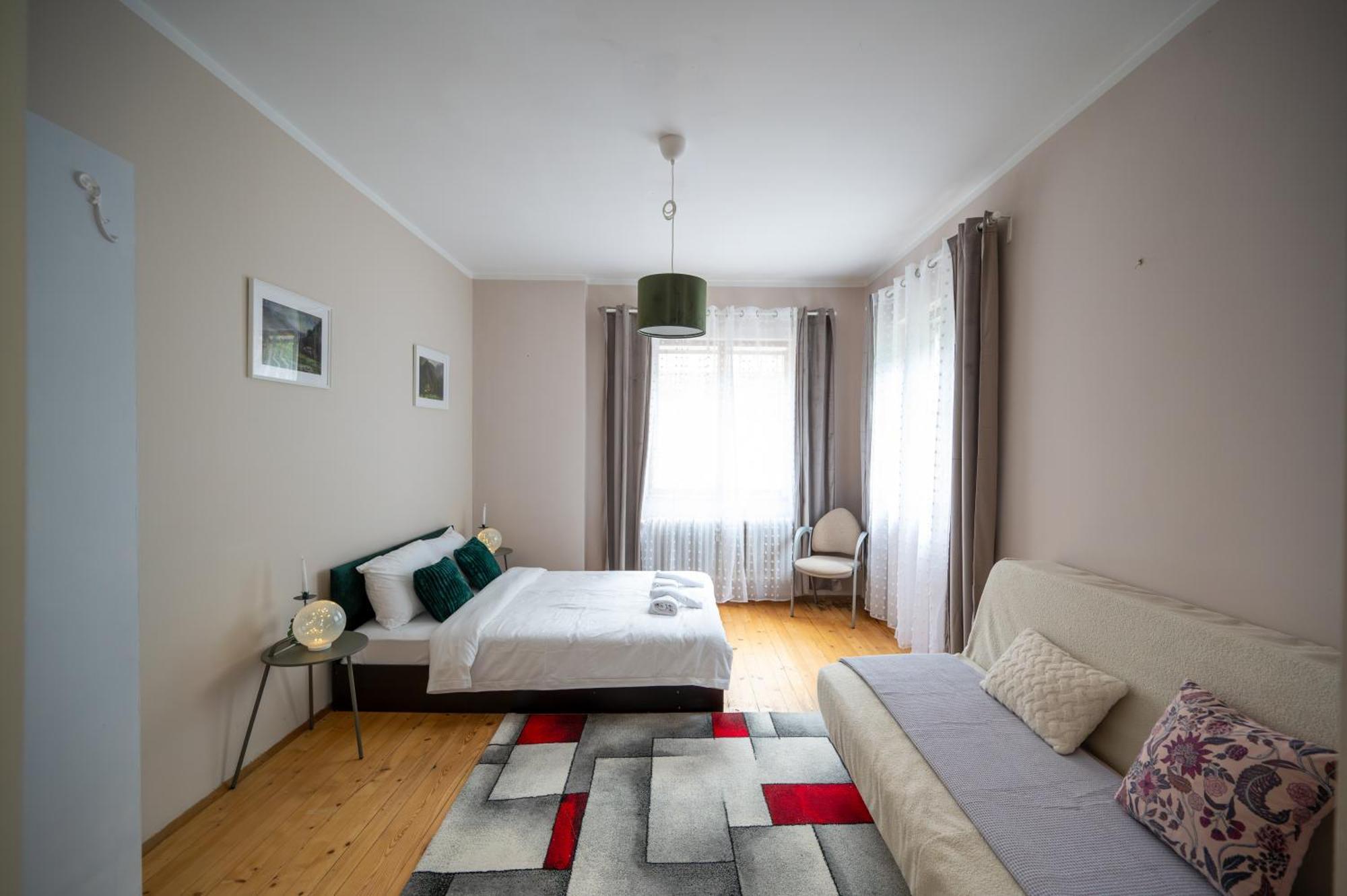 Beautiful Two-Bedroom Apartment In City Center Sofia Esterno foto