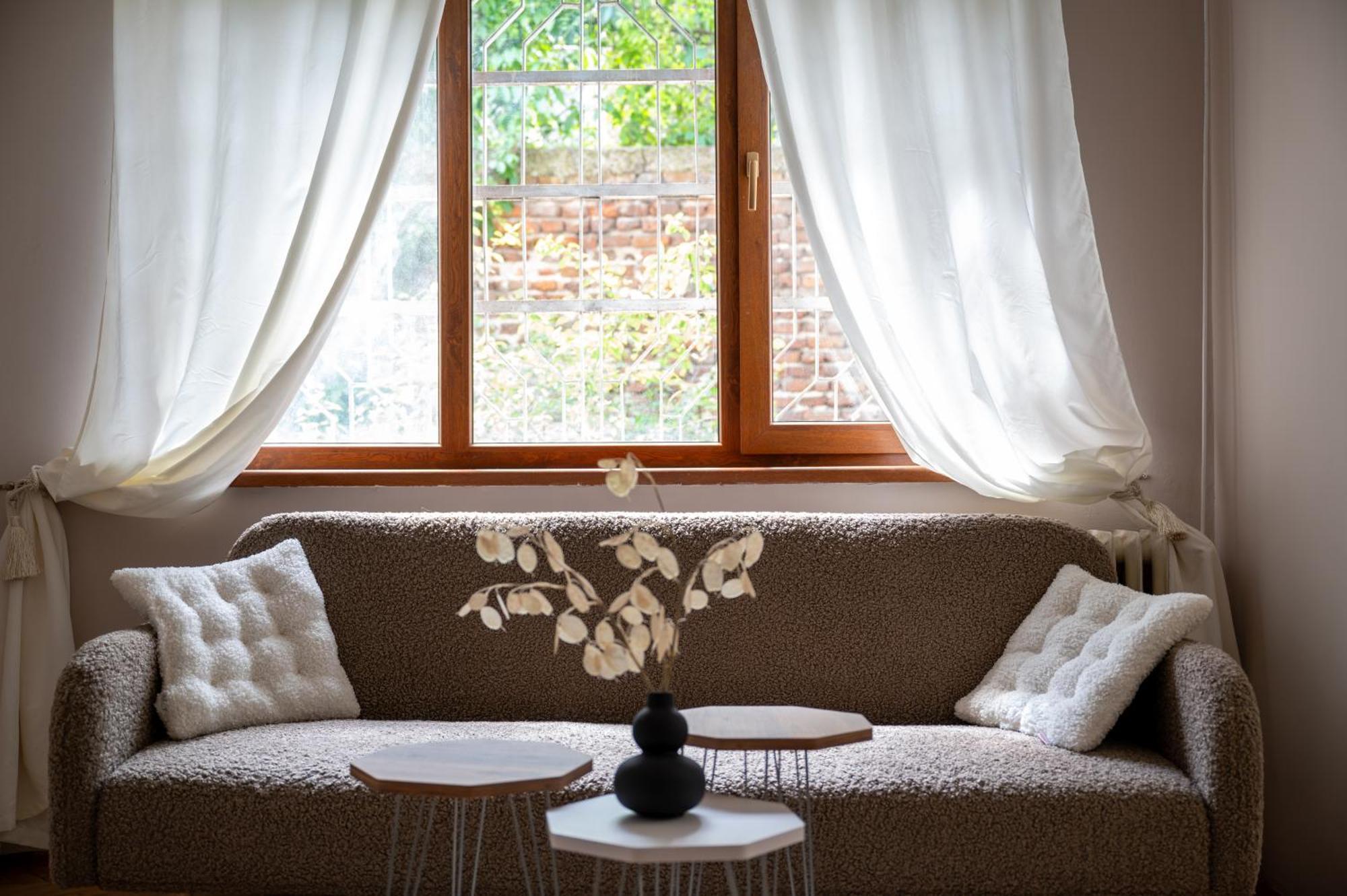 Beautiful Two-Bedroom Apartment In City Center Sofia Esterno foto